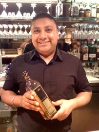 kuchh-nai-whisky-and-bunty-owner-of-cafe-spice-in-cumbernauld1