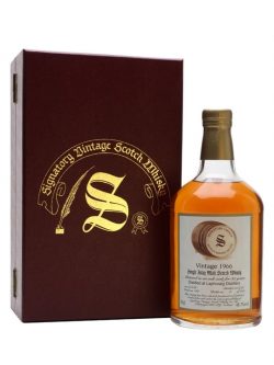 Laphroaig 1966 / 30 Year Old / Cask #560 / Signatory Islay Whisky |
